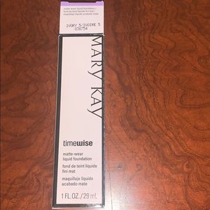 Matte-wear liquid foundation